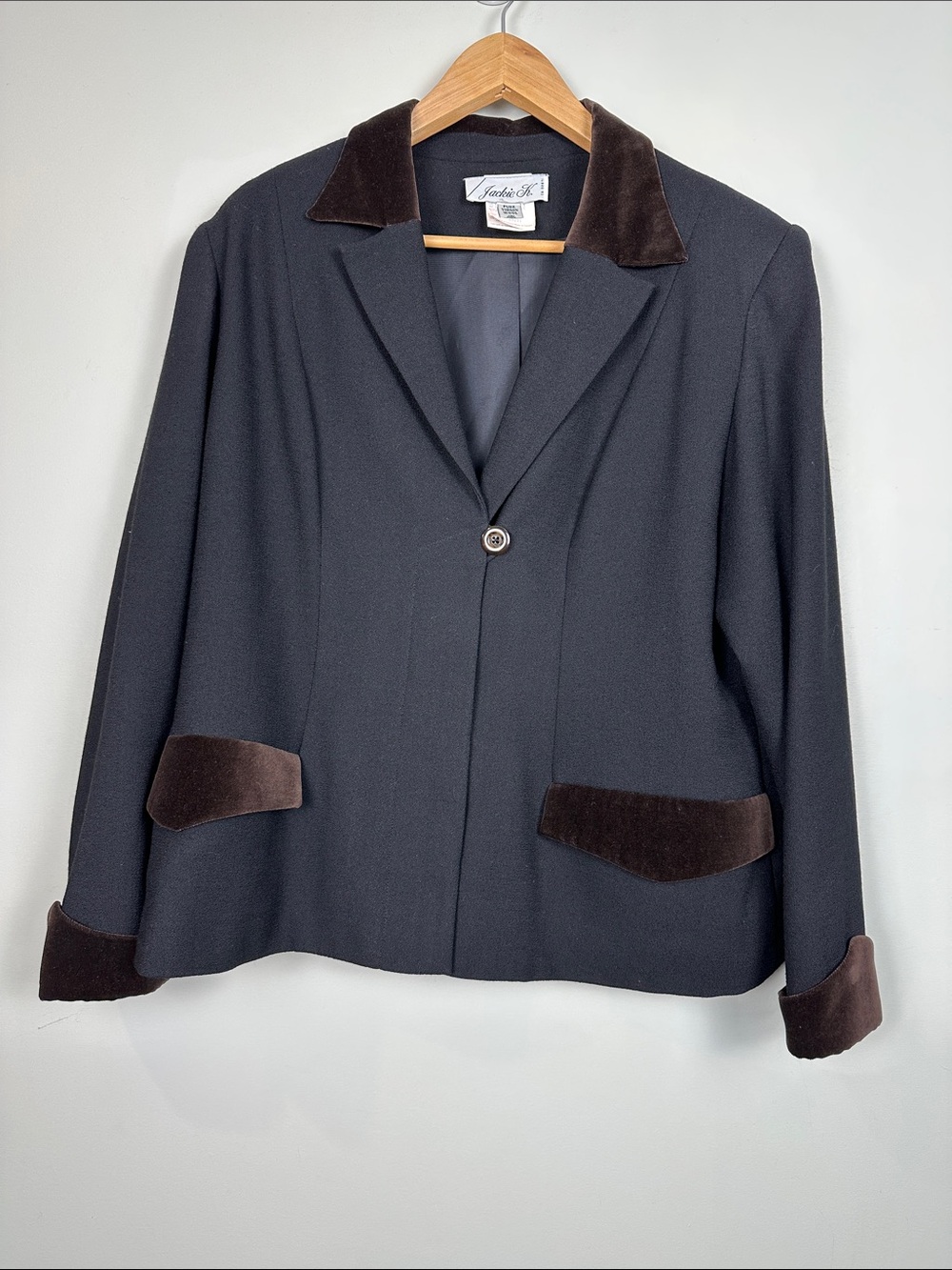 199. vintage 100% will velvet collar and cuffs black Brown Canada.
